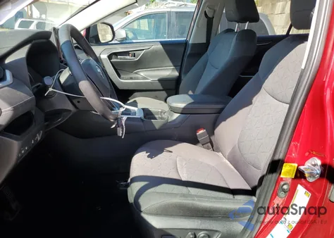 2021 Toyota Rav4 Xle z USA, uszkodzony, nr VIN 2T3P1RFV0MW232165